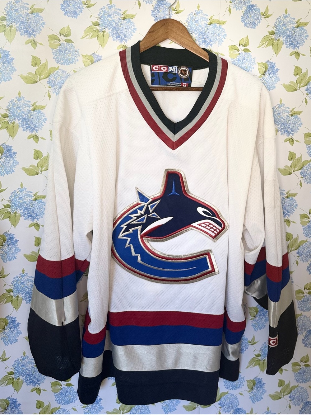 Vintage Vancouver Canucks CCM Maska White Orca Jersey Mens Medium NHL XL